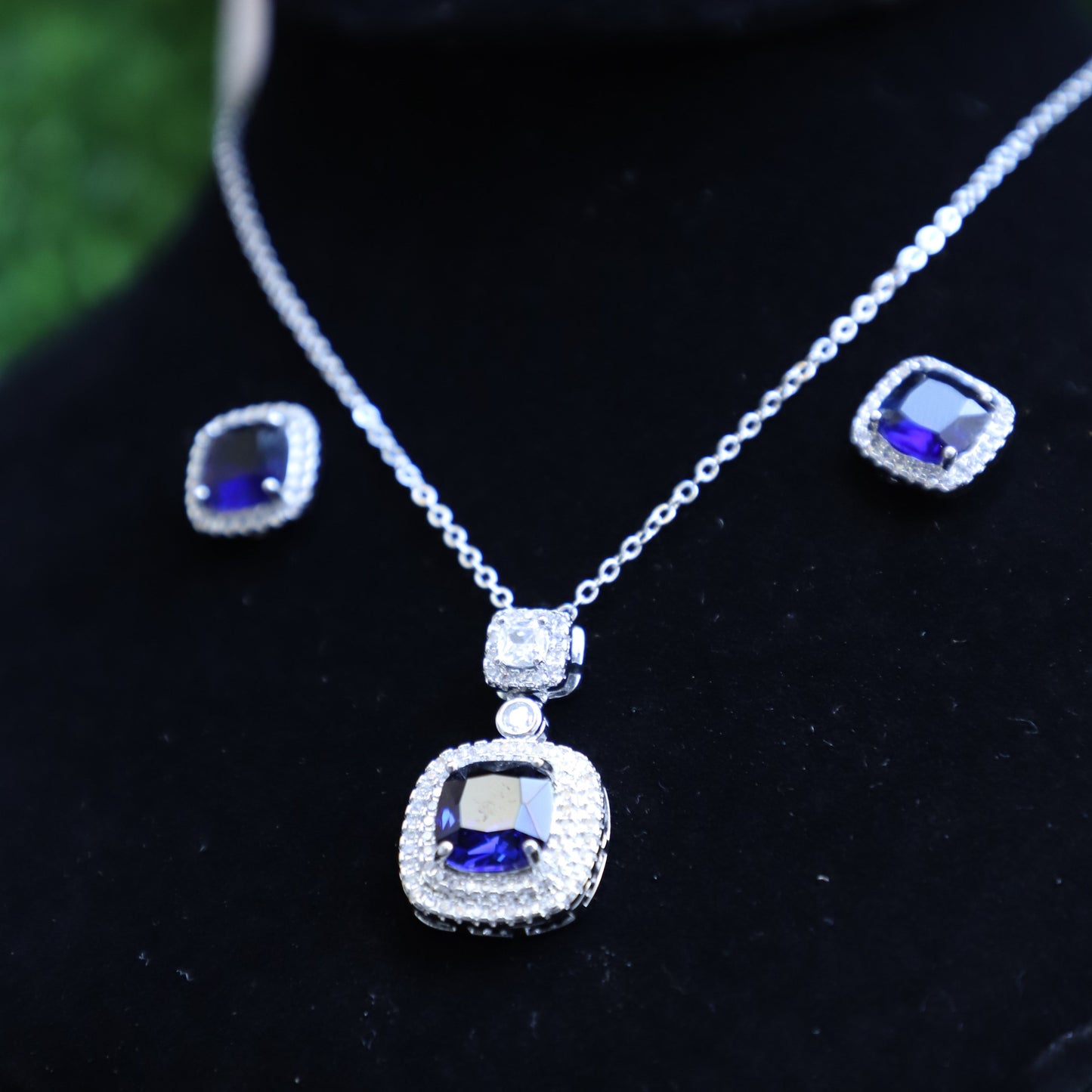 Elegant One-Carat Jewelry Set with Blue Gemstones😍